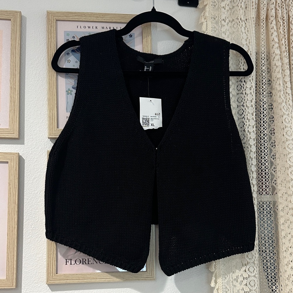 Forever 21 Cropped Black Knit Vest
